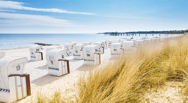 Blick auf Strandkörbe