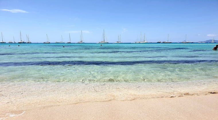 Segelboote vor Formentera