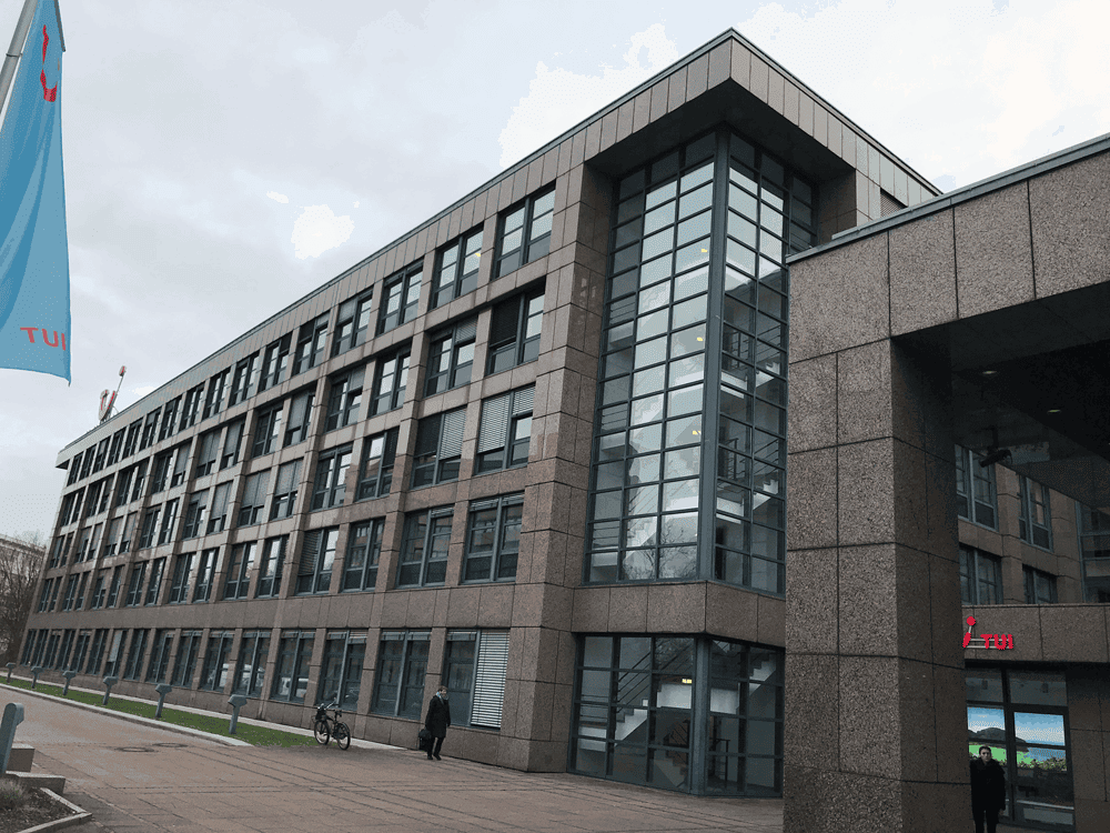 Das Assessment Center am ersten Schulungstag der Ausbildung findet in der Firmenzentarle der TUI AG in Hannovers statt