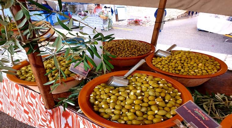 Essen auf Mallorca sollte man die Oliven aus Caimari