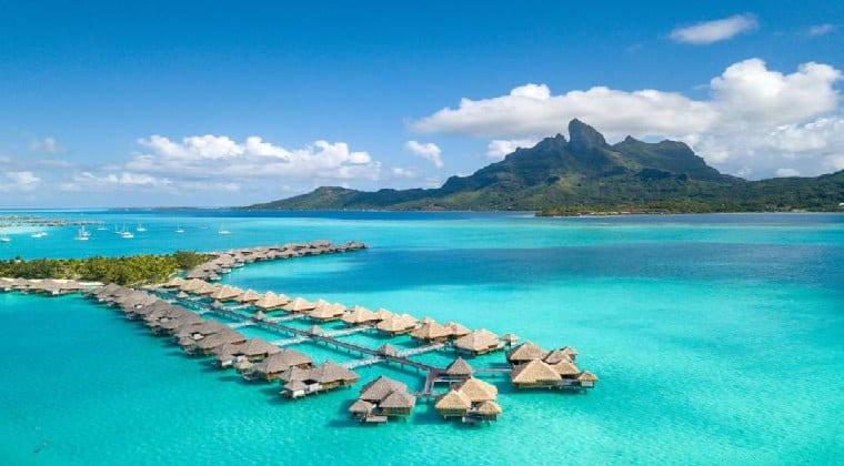 The St, Regis Bora Bora Resort Wasserbungalows