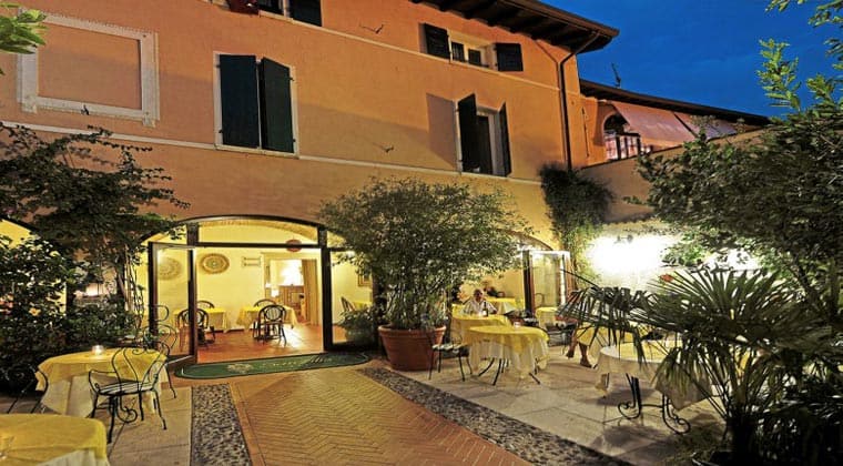 Boutique Hotel Italien Gardasee Hotel San Filis Terrasse am Abend