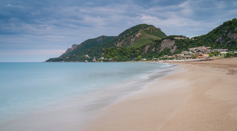Der schöne Strand Glyfada Insel Korfu