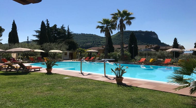 Pool der Villa Madrina Lovely and dynamic Hotel