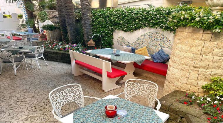 Außenterrasse Hotel Milton Gardasee