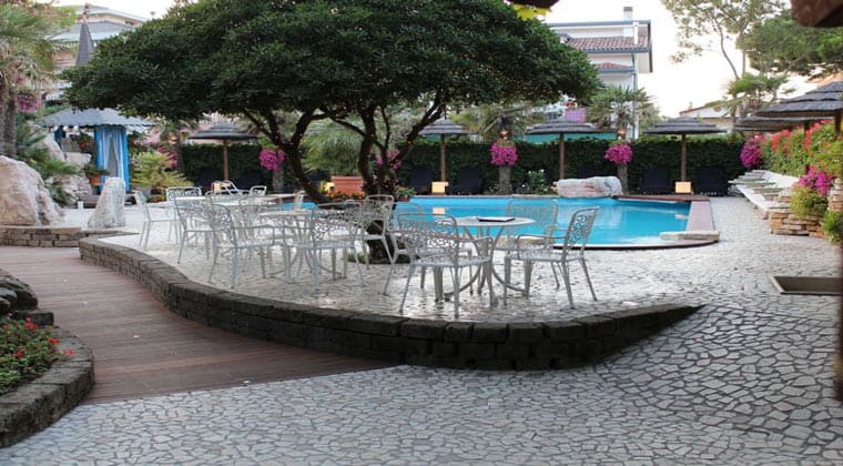 Pool Hotel Milton Gardasee