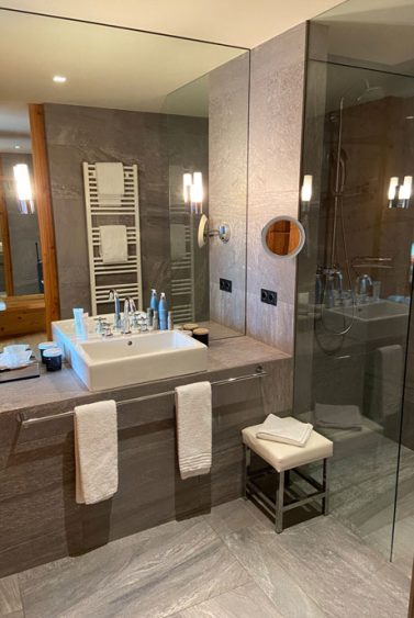 Doppelzimmer Casual Bad