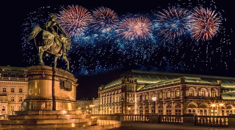 Wien an Silvester mit funkelndem Feuerwerk