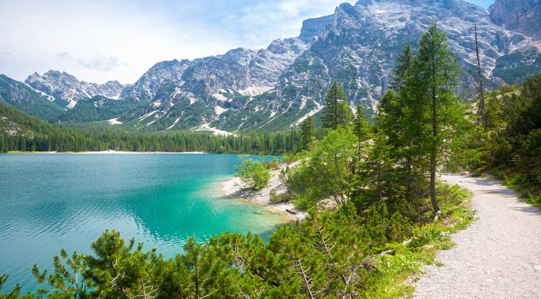 Südtirol Wanderweg um den Braunsee