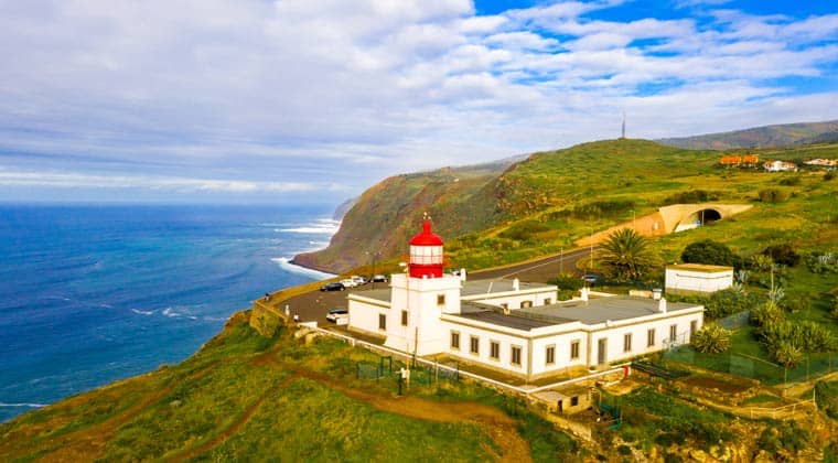 Blick auf den Leuchtturm in Ponta do Pargo