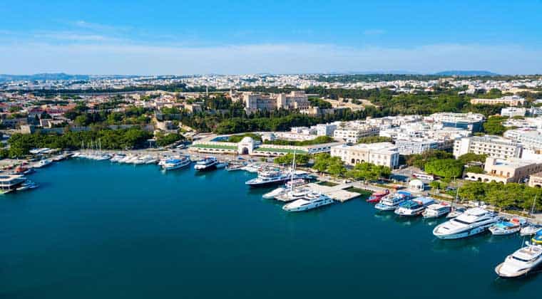 Das Kontiki-Next findet ihr im Mandraki-Hafen von Rhodos-Stadt