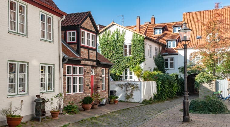 Niedliche Häuser des Gängeviertels in Lübecks Altstadt