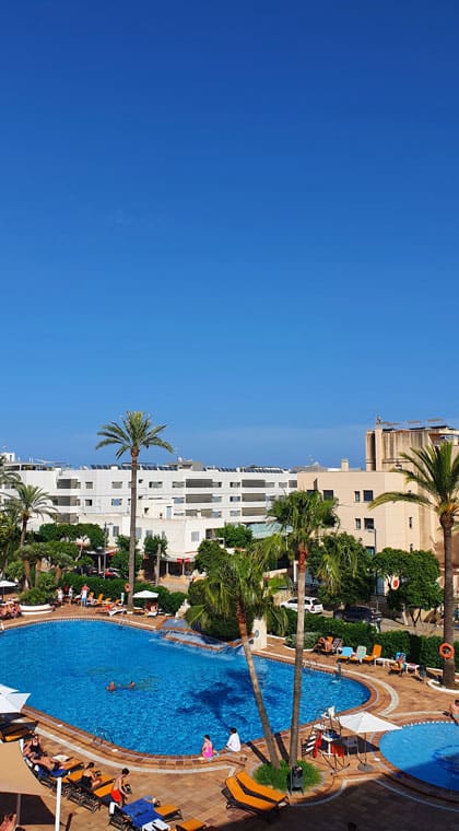Spanien Ibiza Hotelpool Playa d'en Bossa