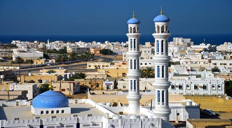 Oman Hafenstadt Sur Blick auf die Moschee und den Hafen