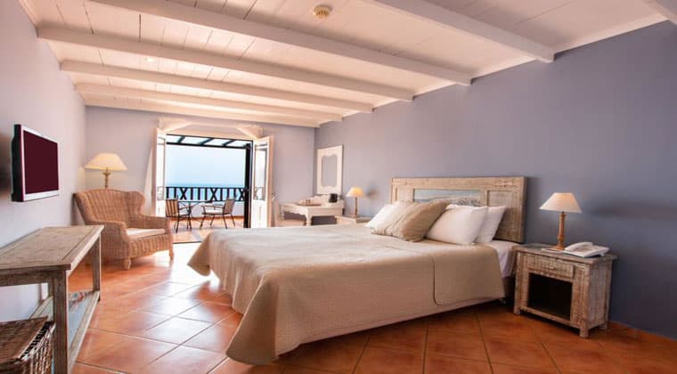 Meerblickzimmer im Hotel Aegean Village auf der Insel Karpathos.