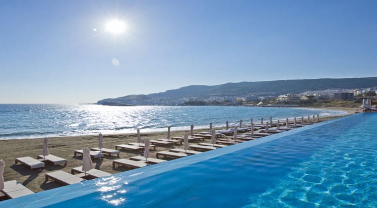 Blick auf die Bucht vorm Hotel Alimounda Mare auf Karpathos.