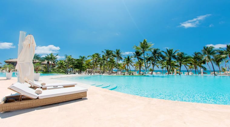Dominikanische Republik Hotel Eden Roc Cap Cana Blick auf den traumhaft schönen Pool