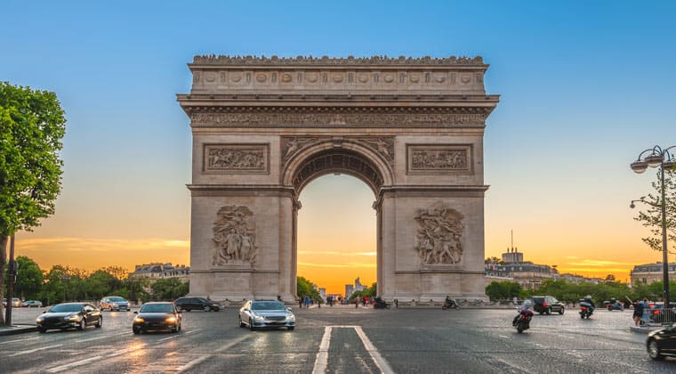 Beeindruckend - der imposante Arc de Triomphe in Paris.