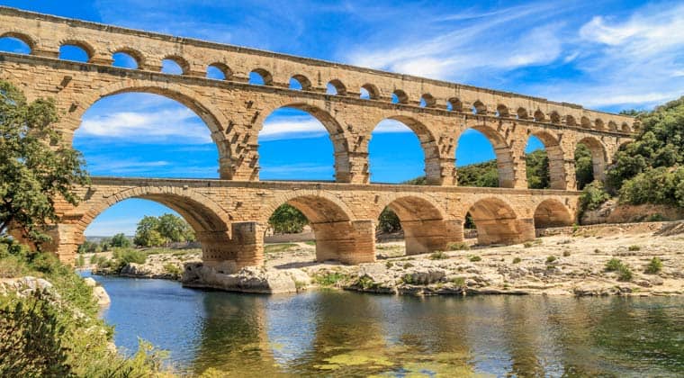 Blick auf den Pont du Gard - eines der bedeutendsten Sehenswürdigkeiten Südfrankreichs