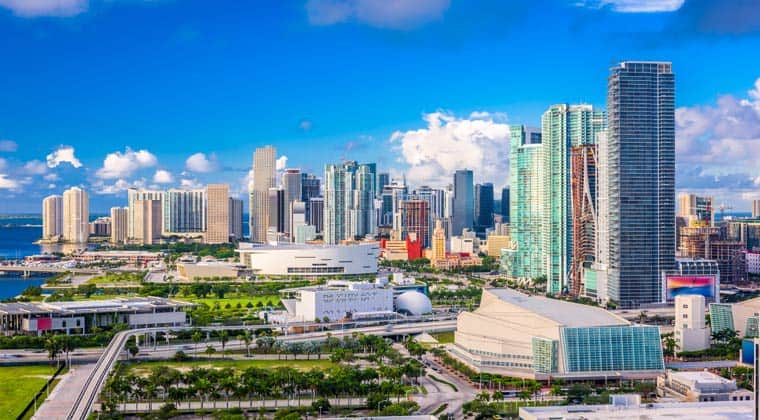 Blick auf die beeindruckende Skyline von Downtown Miami.