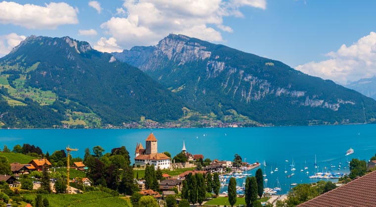 Blick auf die Stadt Montreux am Genfer See