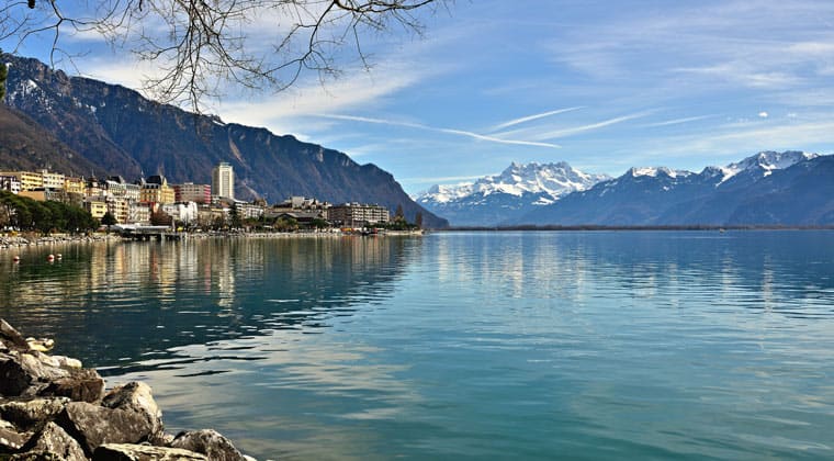 Blick auf den Genfer See mit Alpenpanorama