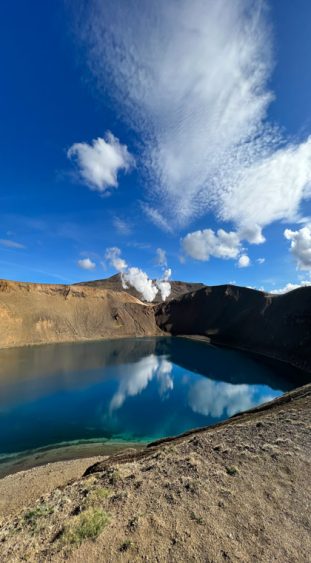 Landschaftsbild vom Vulkansee Viti aus Island.