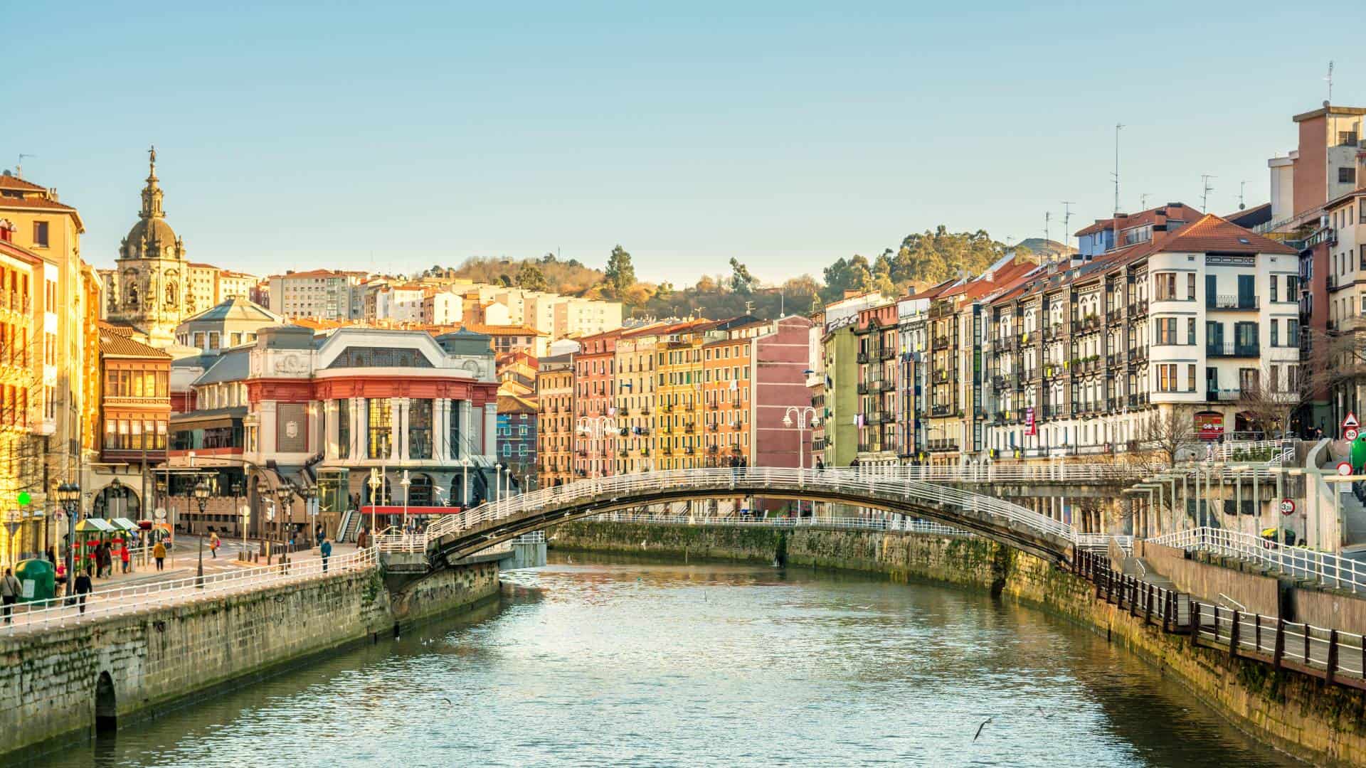 Bilbao Brücke über dem Fluss