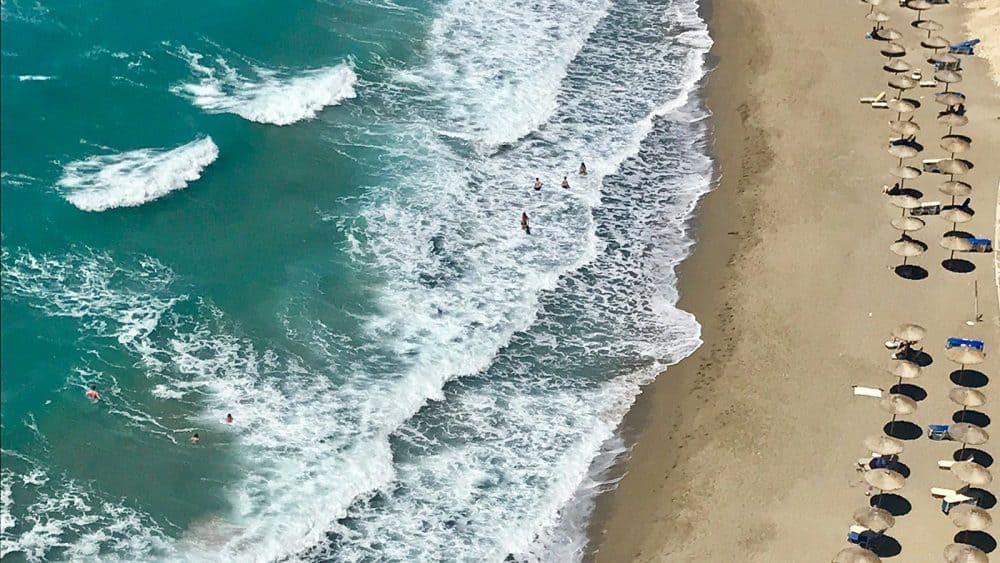 Spektakulären Ausblick auf Kommos Beach von der Taverne Mystical View.