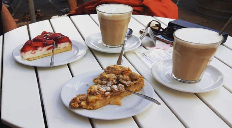 Apfelkuchen und London Fog Tea