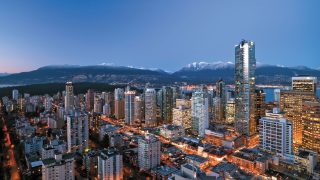 9. Wer nicht fliegen will, der erlebt mit FlyOver Canada eine Flugsimulation, die euch auf Vancouvers schönste Seiten blicken lässt.