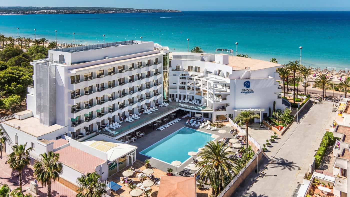 Das Grupotel Acapulco Playa liegt direkt am langen Sandstrand Playa de Palma