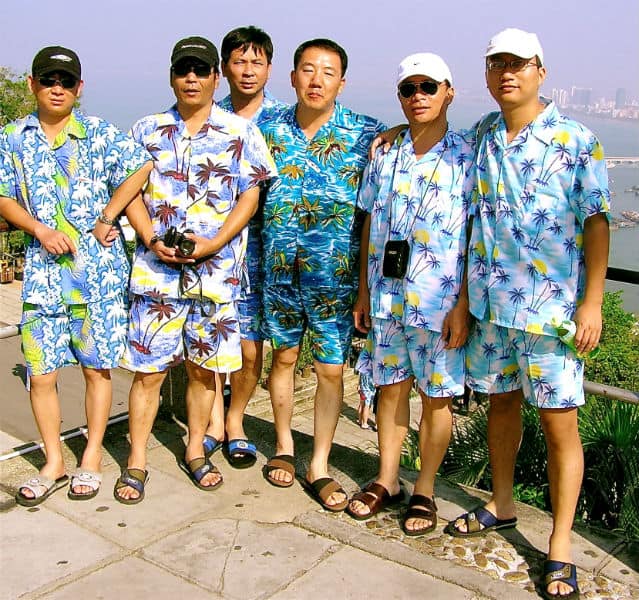 Zum Strand gehört das richtige Outfit: Die Chinesen schwören auf Hawaiihemden