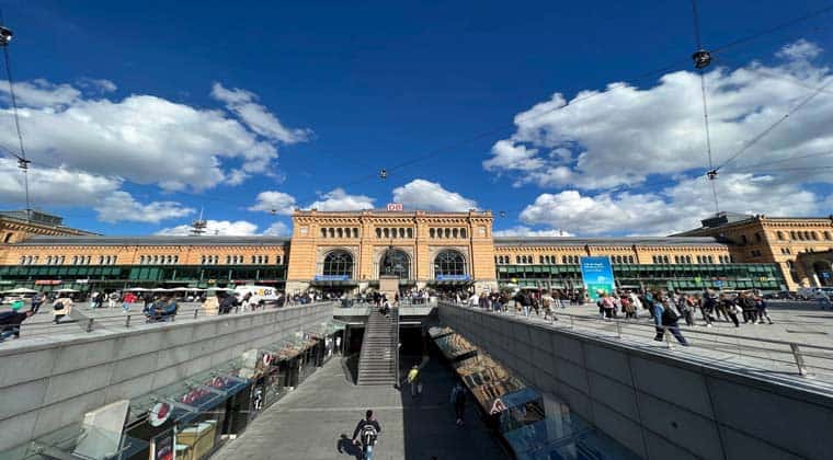 Hannover Hauptbahnhof-mit-Ernst-August-Denkmal