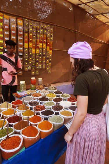 Gewürze aus aller Welt, die köstlich duften.