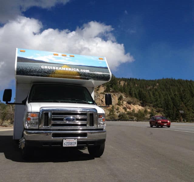 Mein großes Auto und ich: Kurzer Stopp in der Sierra Nevada in Kalifornien