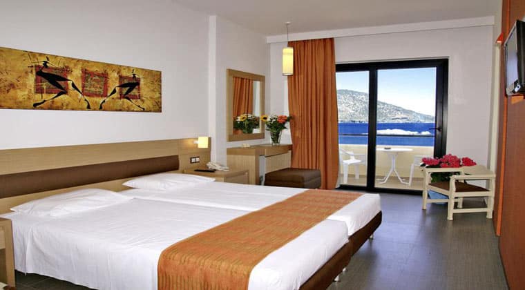 Zimmerbild mit Meerblick im Elektra Bech Hotel auf Karpathos.
