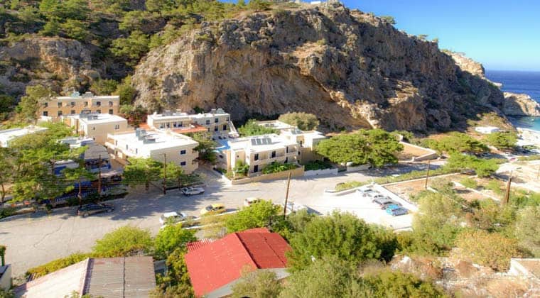 Außenansicht des Hotels Kyra Panagia auf Karpathos