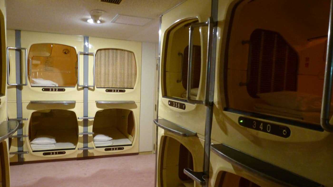 Nachdem meine drei Begleiterinnen bereits abgereist sind, übernachte ich in einem typischen Kapselhotel. Diese sind meist männlichen Besuchern vorenthalten.