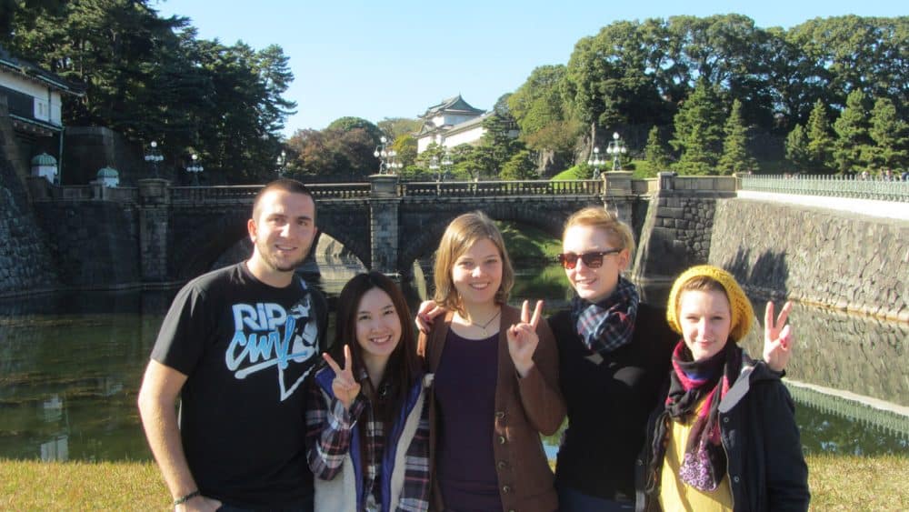 Yumi führt uns kreuz und quer durch die Stadt - so auch zum zentral gelegenen Kaiserpalast.