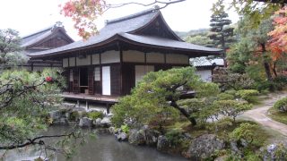 Der Ginkaku-Ji Tempel oder auch Silberpagode liegt am westlichen Rand von Kyoto und besticht vor allem durch seinen akkurat gepflegten Garten.
