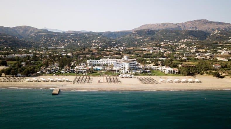 Die luxuriöse Resortanlage liegt in wunderschöner Strandlage.