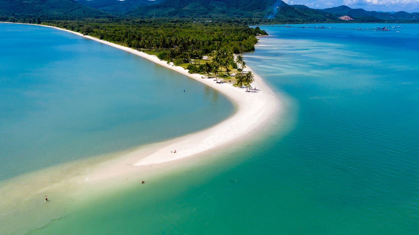 Was für ein Traumstrand! Die Landzunge Laem Haad (oder auch Peninsula Beach genannt) befindet sich an der nördlichen Spitze von Koh Yao Yai (shutterstock/Richard Whitcombe)