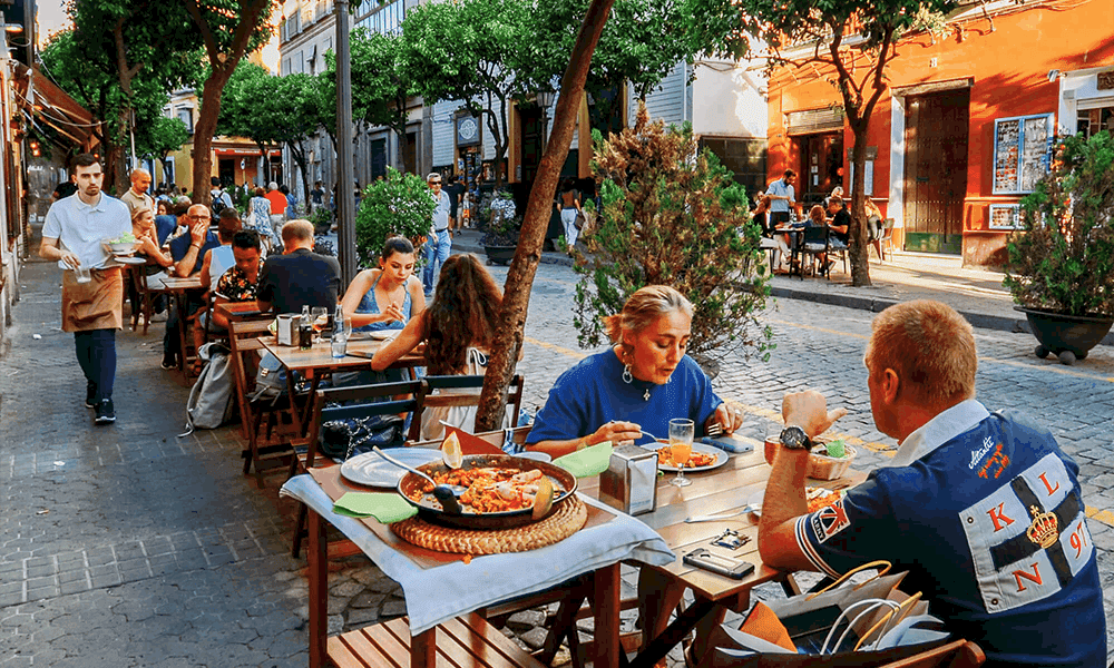 Lieber Paella in einer Tapas-Bar in Palma genießen, als Gans, Knödel & Co. mit den Schwiegereltern daheim.