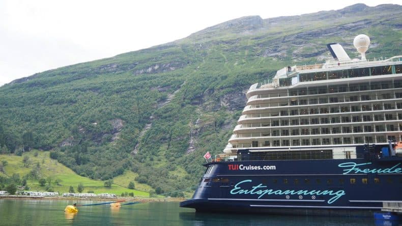 Mein Schiff 4 im Fjord