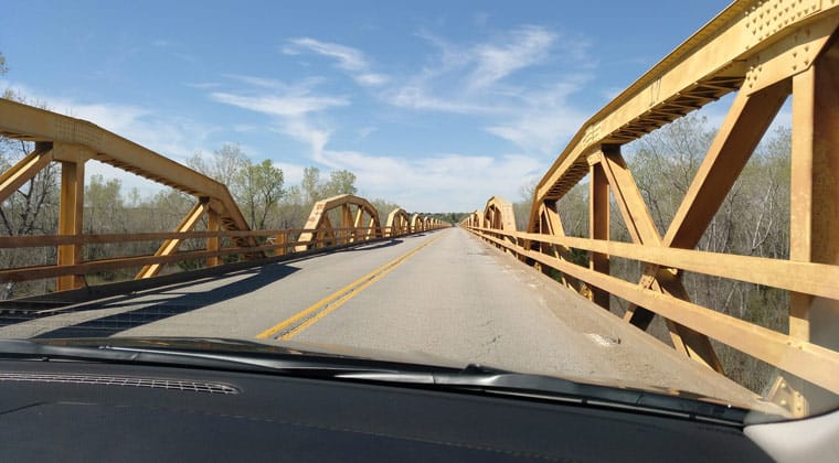 Blick auf die Pony Truss Bridge bei Bridgeport in den USA , ist die längste Brücke in Oklahoma.