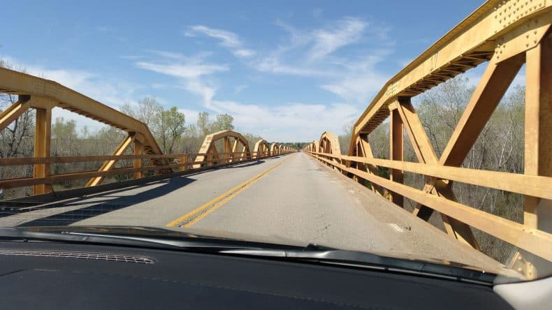 Blick auf die Pony Truss Bridge bei Bridgeport in den USA , ist die längste Brücke in Oklahoma.