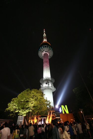 Der Namsan Seoul Tower ist der Fernsehturm in Südkoreas Hauptstadt und gilt als Wahrzeichen der Stadt. //Copyright © Korea Tourism Organization