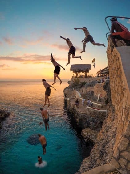 Sprung von den Klippen