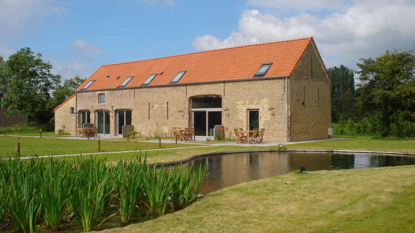 Auch hier darf der Hund mit- das renovierte Bauernhaus in Jabbeke mit eigenem Hofhund
